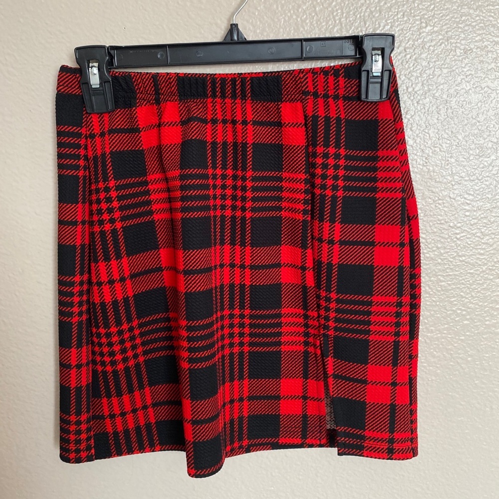 red and black plaid mini skirt